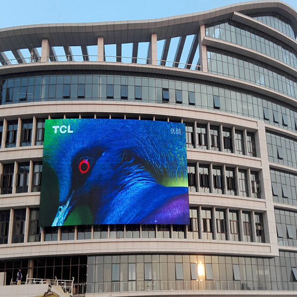 Big shopping mall media facade curtain screen in Dubai