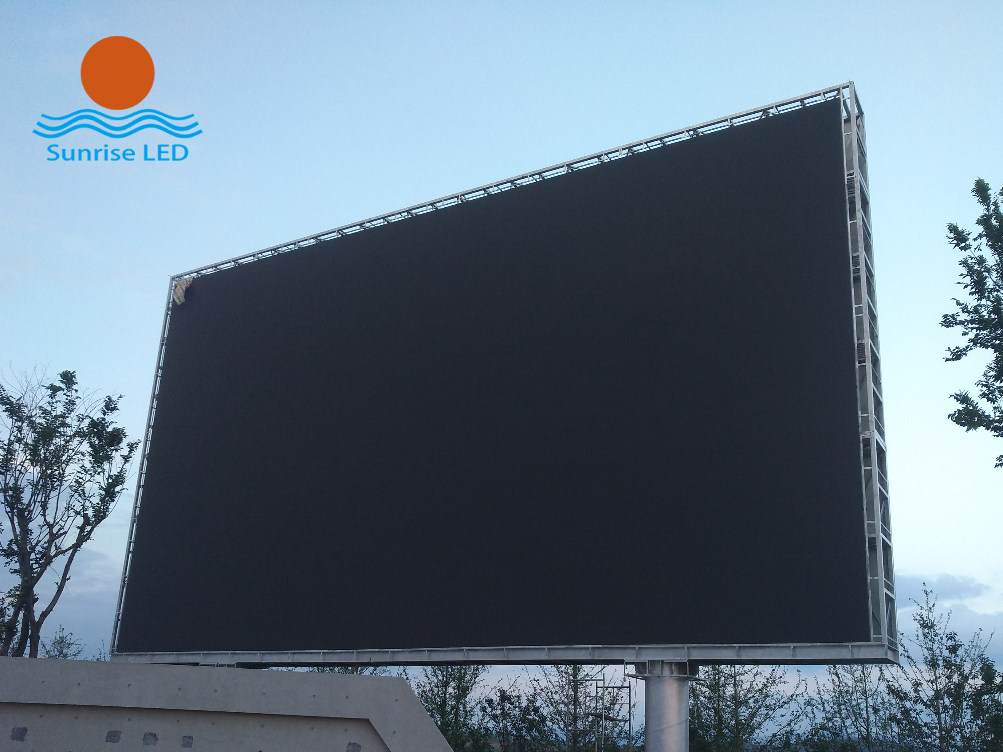 Outdoor LED display effective cooling method