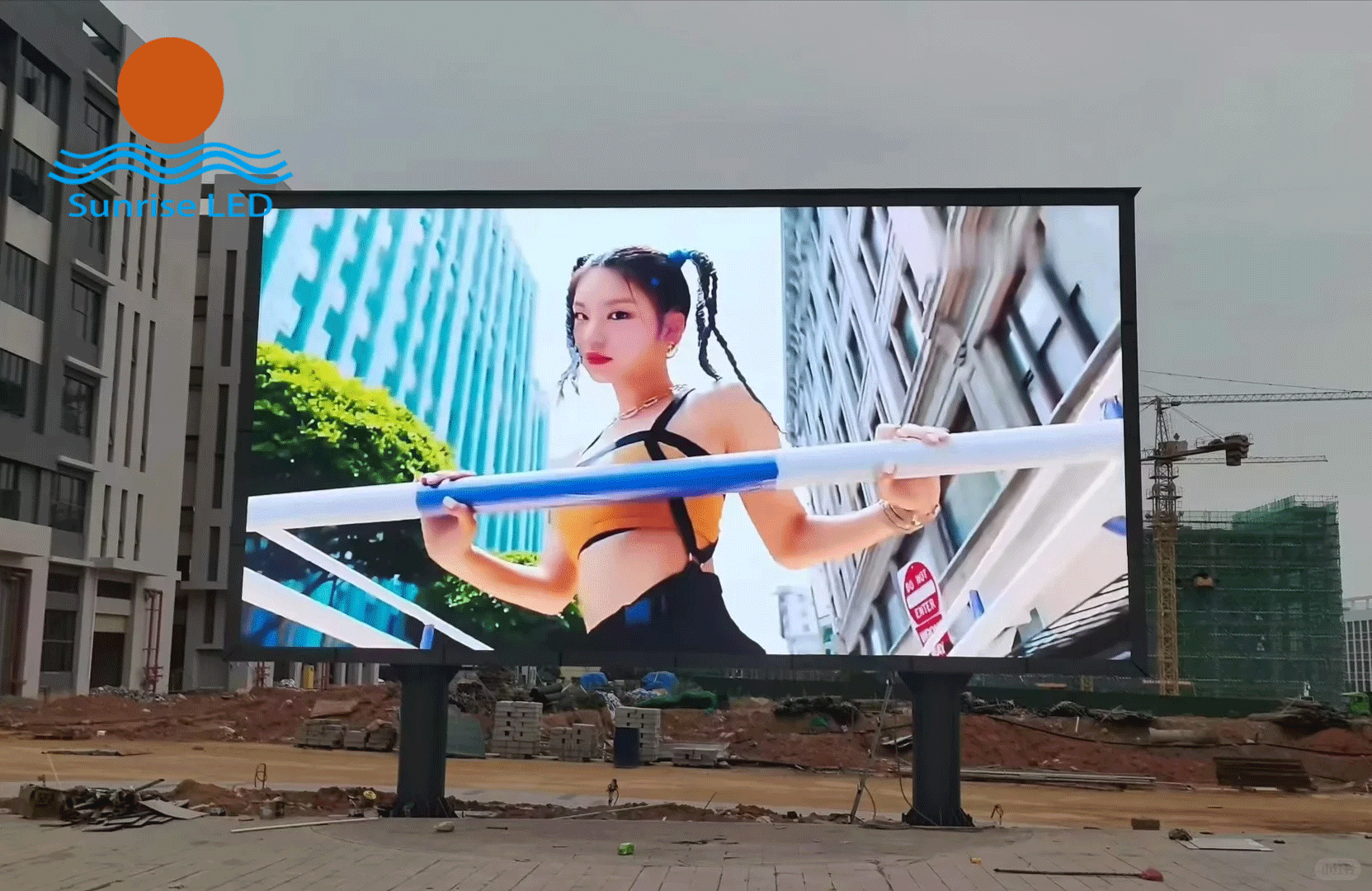 What are the advantages of the outdoor LED display over the in-line type?