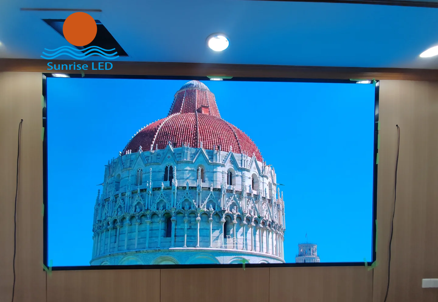 What are the large display screens used in shopping malls, and which one is better to choose?